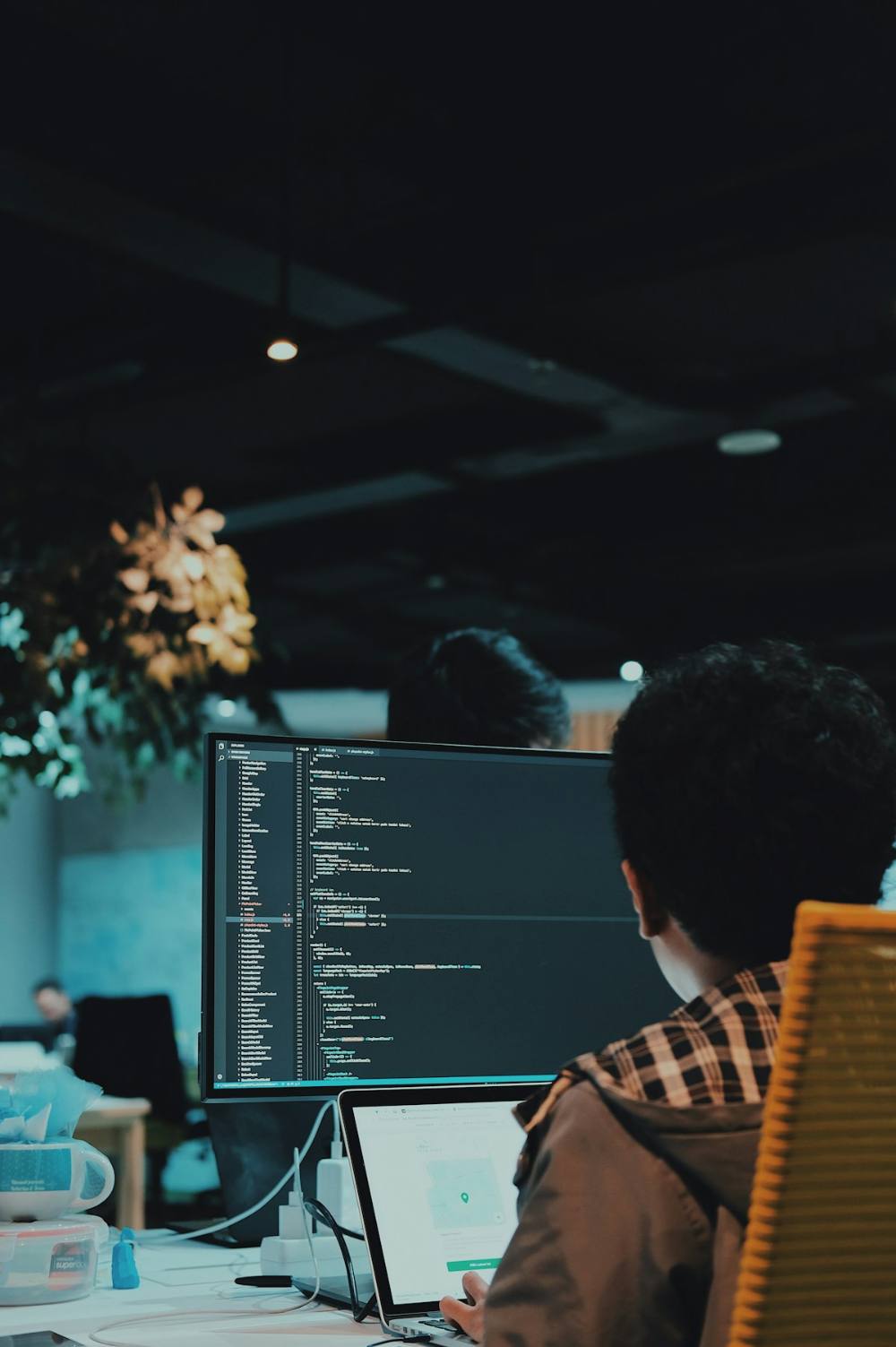 Projektowanie stron www Legionowo – jak pracujemy Projektowanie stron www Legionowo – praca nad projektem strony przy komputerze