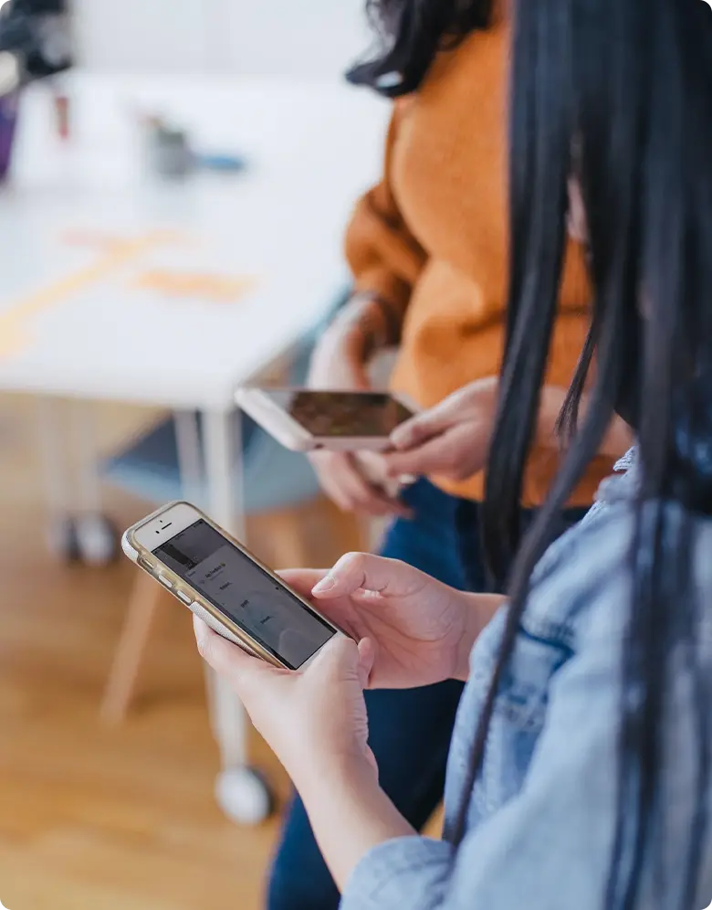 Reklama w internecie Grudziądz – strona internetowa na smartfonie