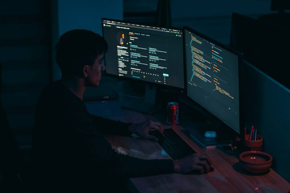 Tworzenie stron internetowych Reda – jak pracujemy Tworzenie stron internetowych Reda – programista tworzący stronę internetową